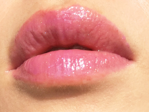 THREE 2016年　SAKURAISM コレクション　シマリング リップジャムS03唇に塗った色2