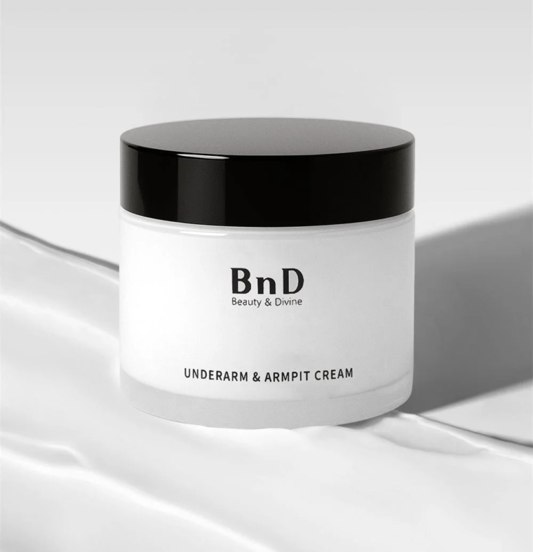 白いシンプルな容器に入ったBnD Beauty & Divine UNDERARM & ARMPIT CREAM