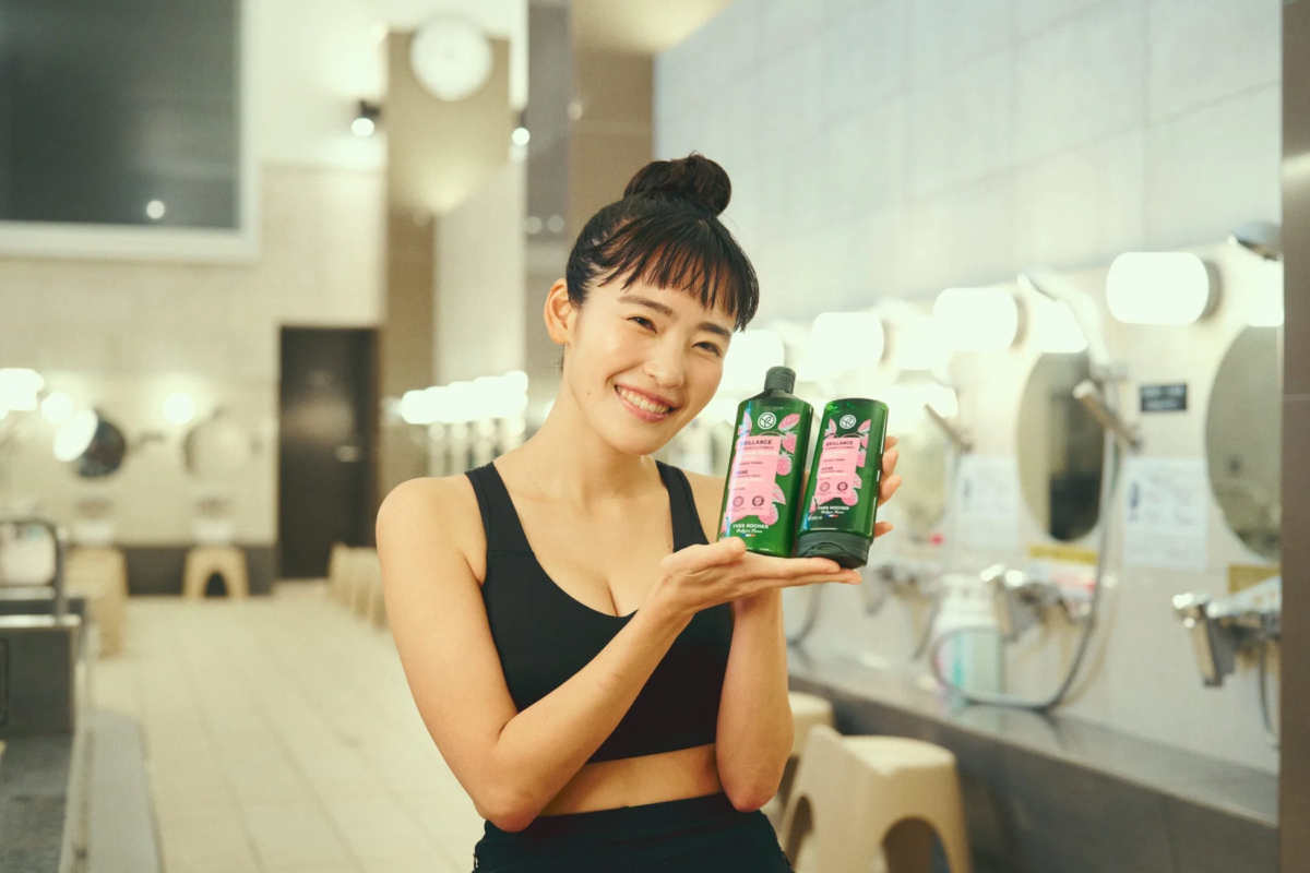 製品を使用する女性