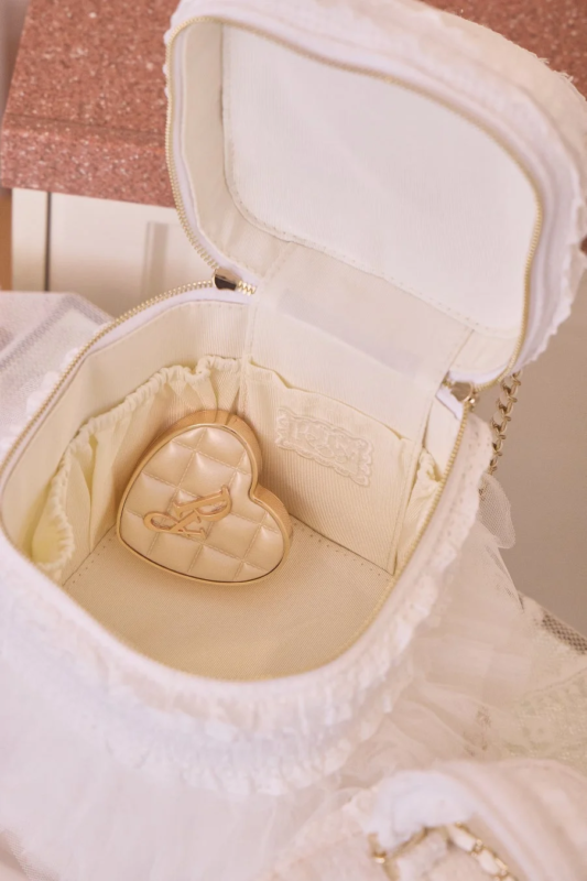 バニティバッグの内側