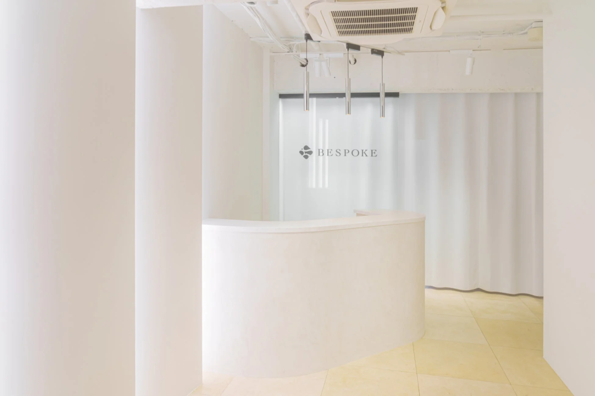 BESPOKE CLINICの受付カウンター