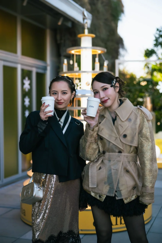 ポップアップストアでの女性