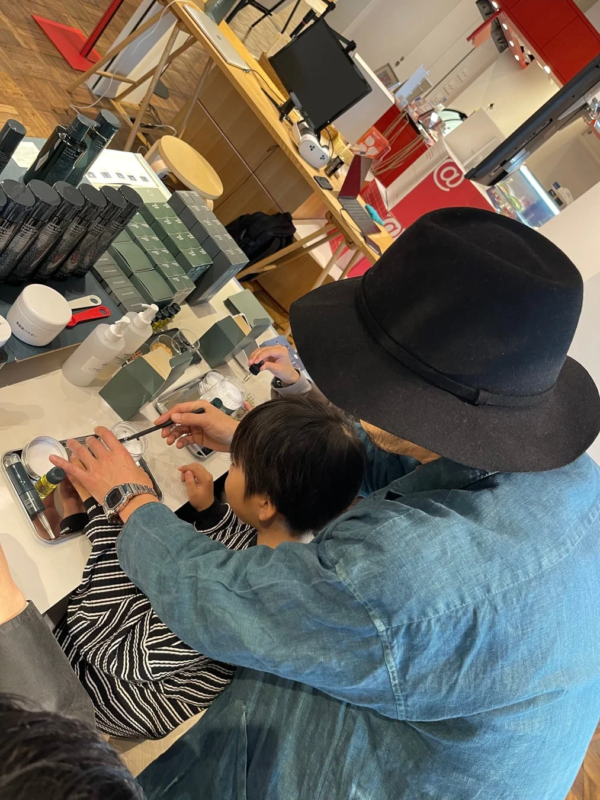 バスソルト&化粧水作りのワークショップ風景