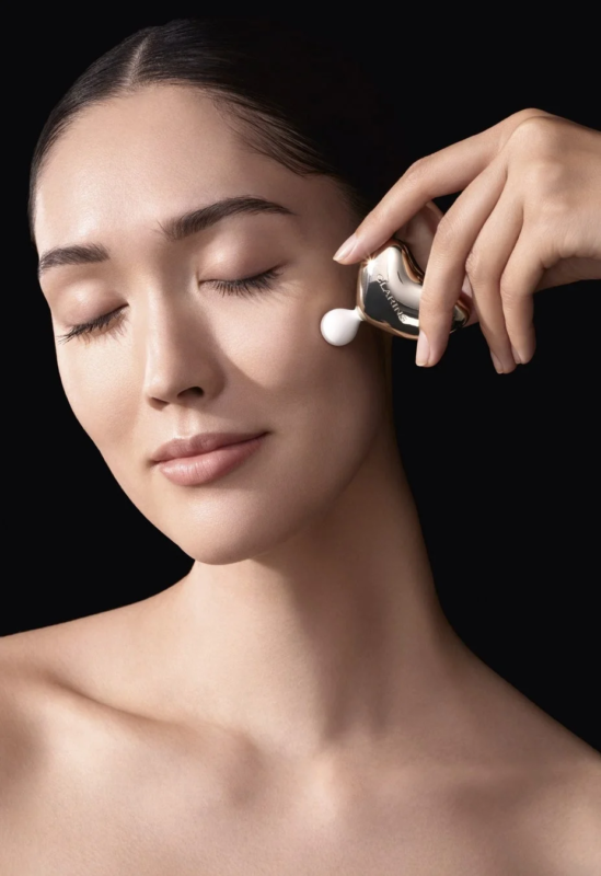 CLARINSスキンケア施術