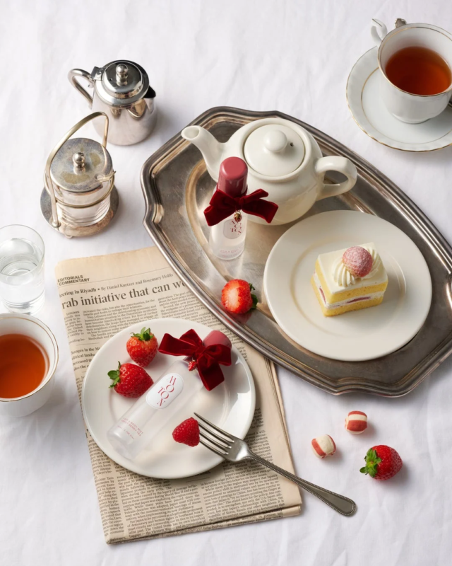 アフタヌーンティーの情景とSWEET BERRY TEA