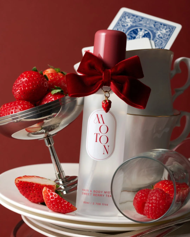 MOTON SWEET BERRY TEA ヘア＆ボディミスト