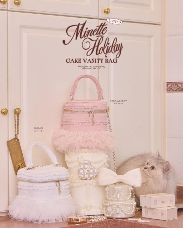 Minette Holiday Cake Vanity Bag
