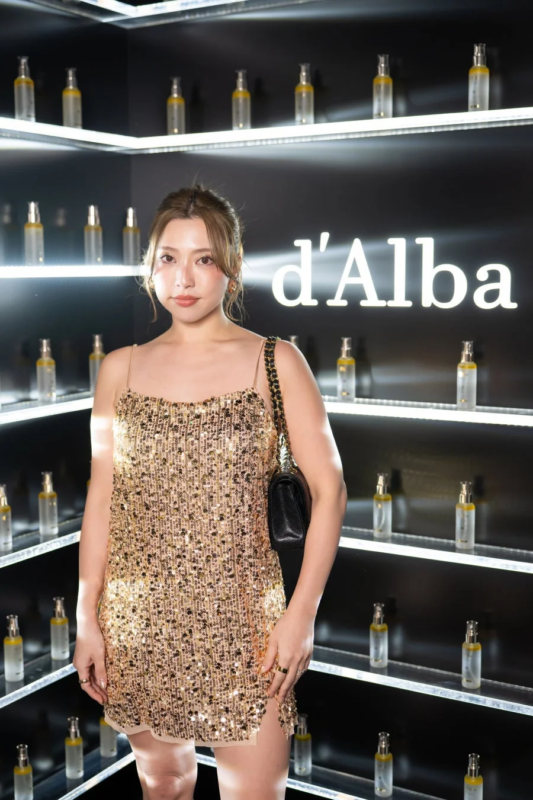 Gala会場の女性モデル