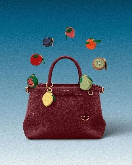 MAISON de SABRÉのバッグとフルーツチャーム