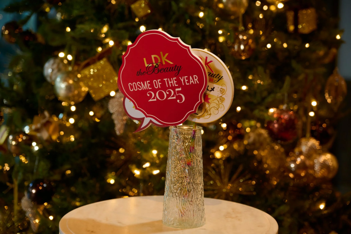 クリスマスツリーと受賞プレート