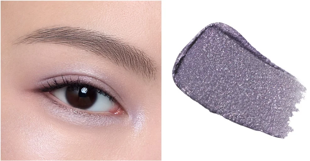 ラベンダー色のアイシャドウを施した目元とスウォッチ