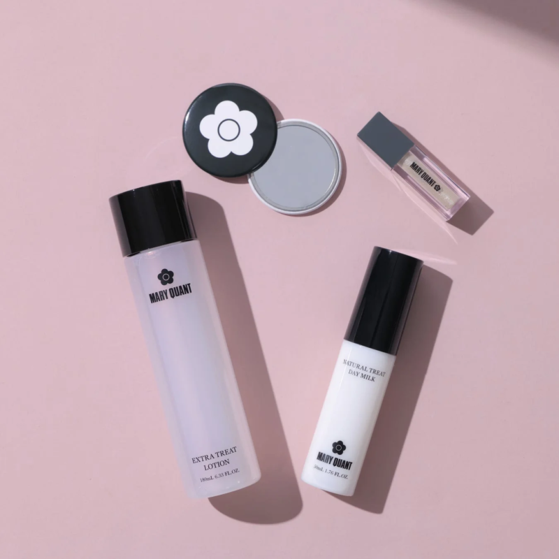 メアリークヮントの化粧水、乳液、コンパクトミラー、リップグロス