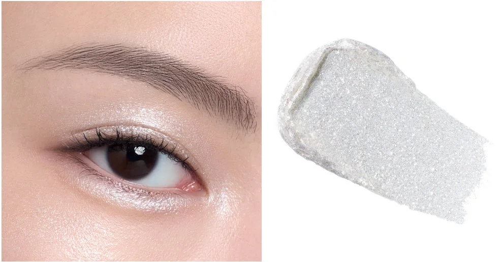 キラキラとした白いアイシャドウが塗られた目元とスウォッチ