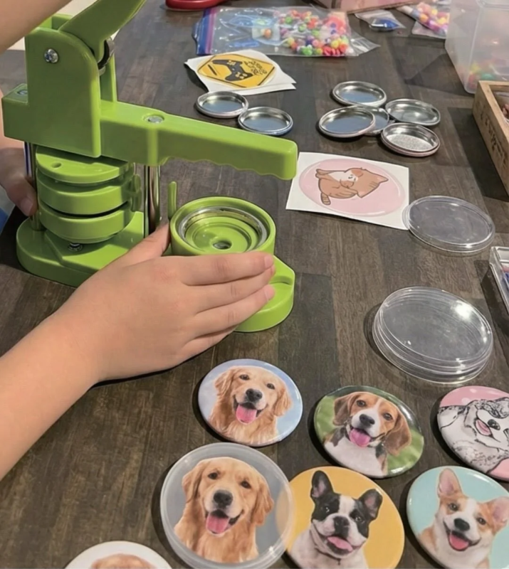 バッジ作りワークショップの様子