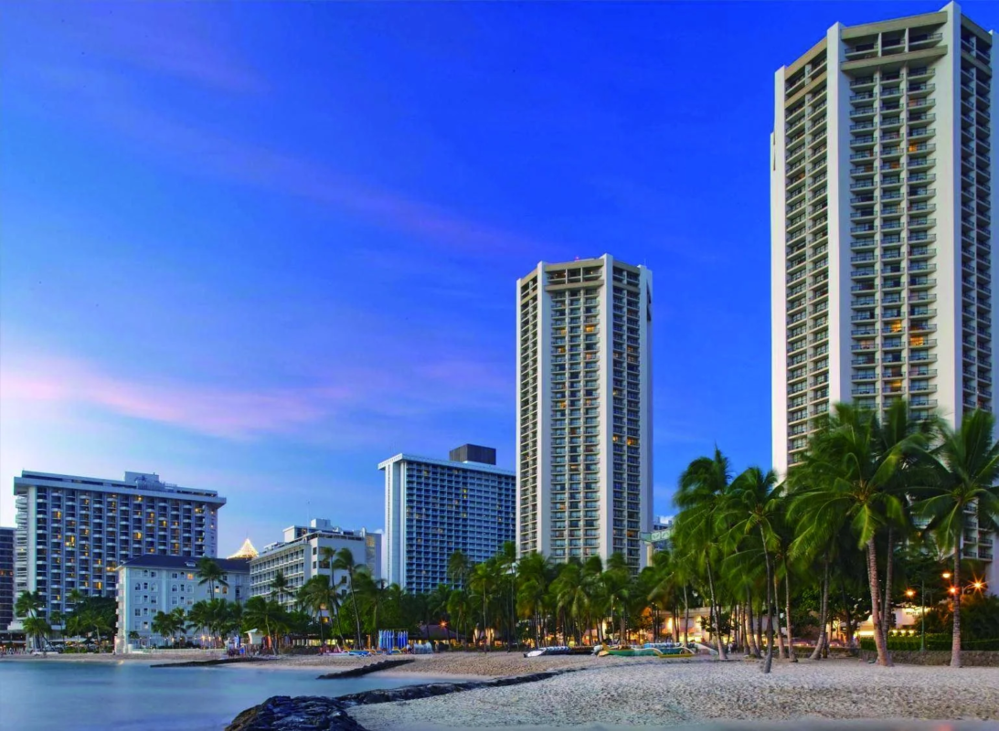 熱帯のビーチリゾートの夕景