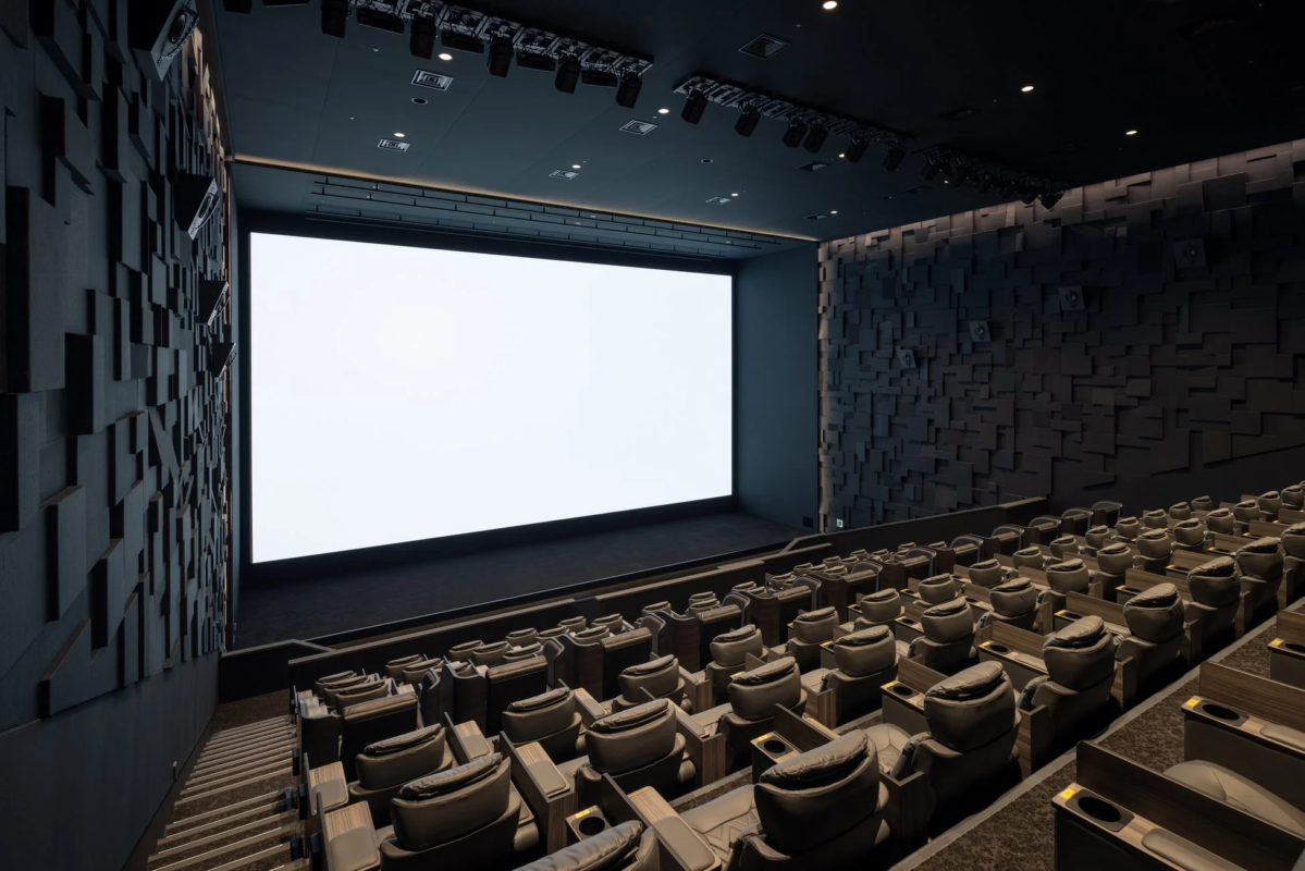モダンな映画館の内部