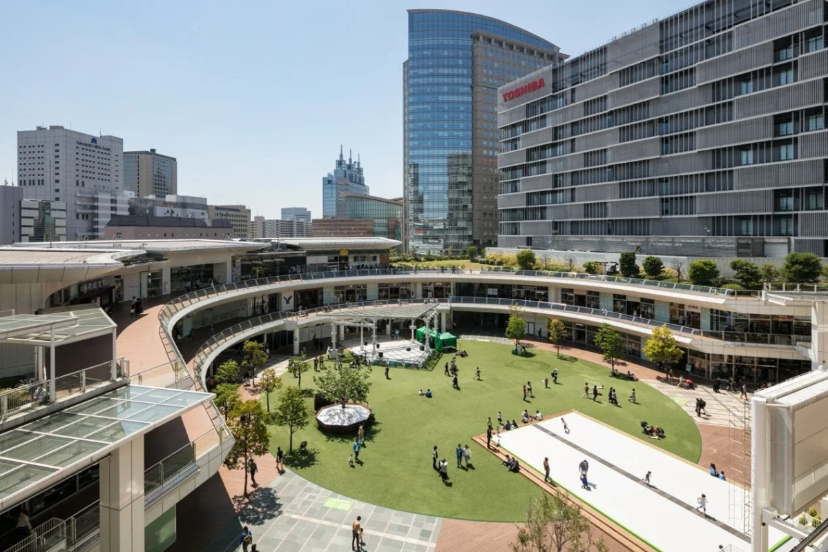 都市の広場と商業施設