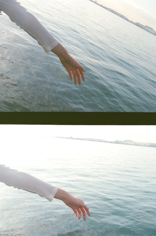 腕と水面