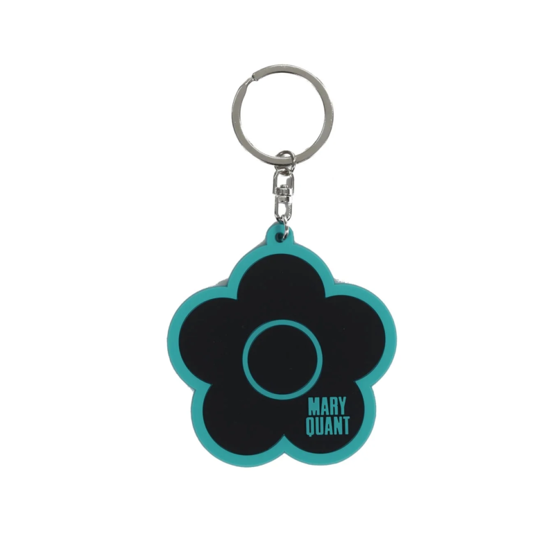 黒とターコイズブルーのデイジー型チャームが付いたMARY QUANTのキーホルダー