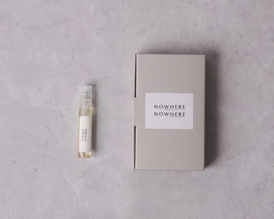 香水、フレグランス、サンプル、ミニマル、コスメ、美容、ボトル、箱、グレー、シンプル、製品、ギフト