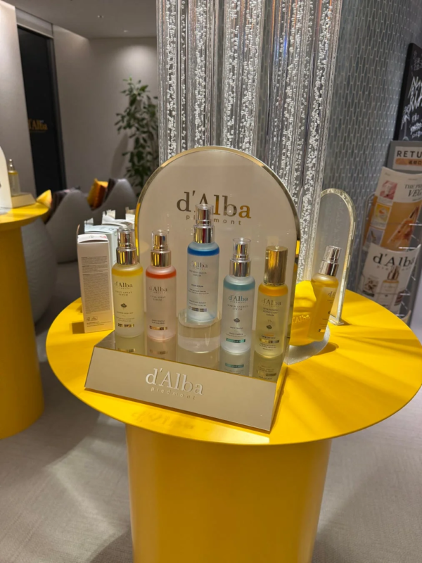 d'Alba スキンケア製品展示