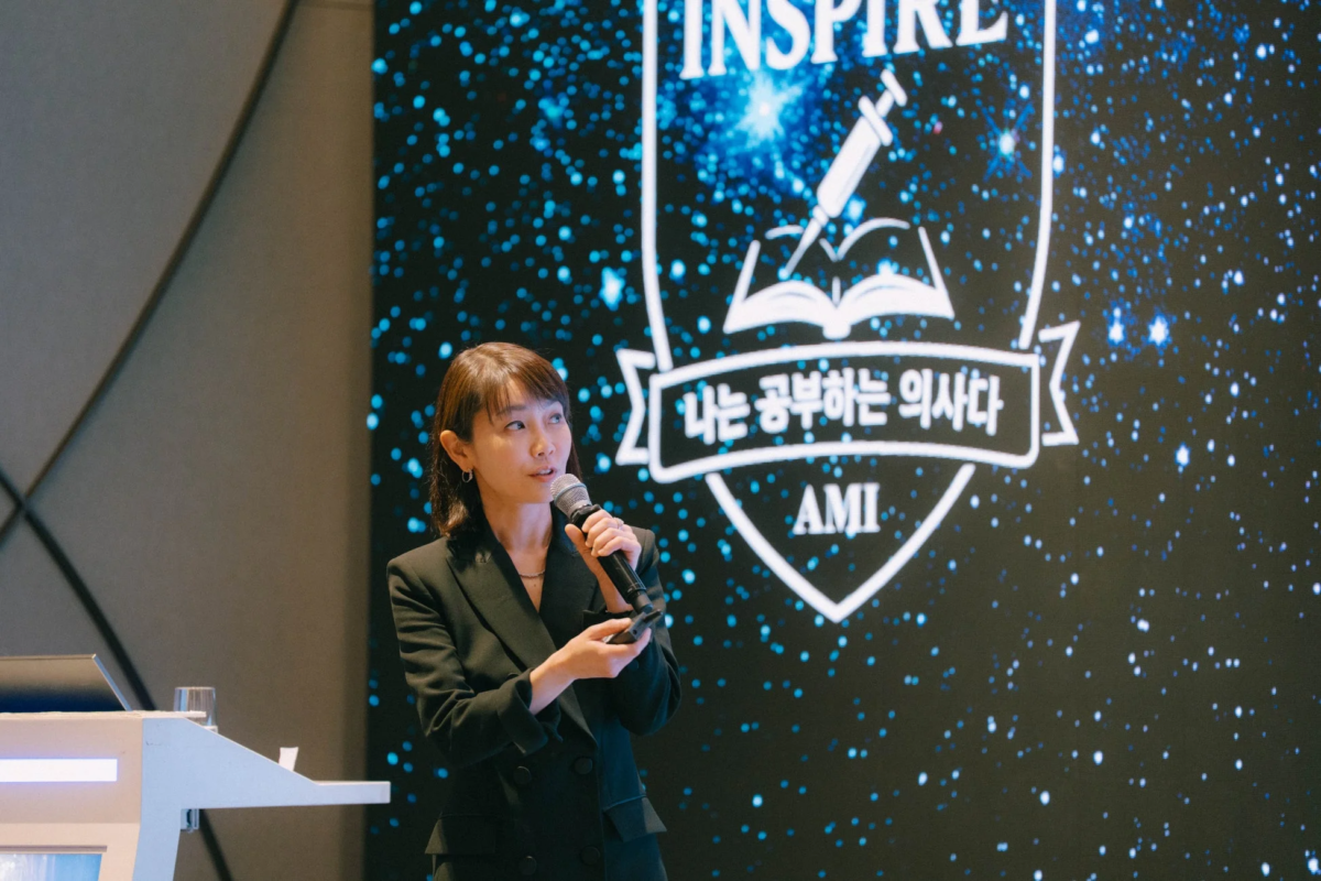 講演中の加藤医師