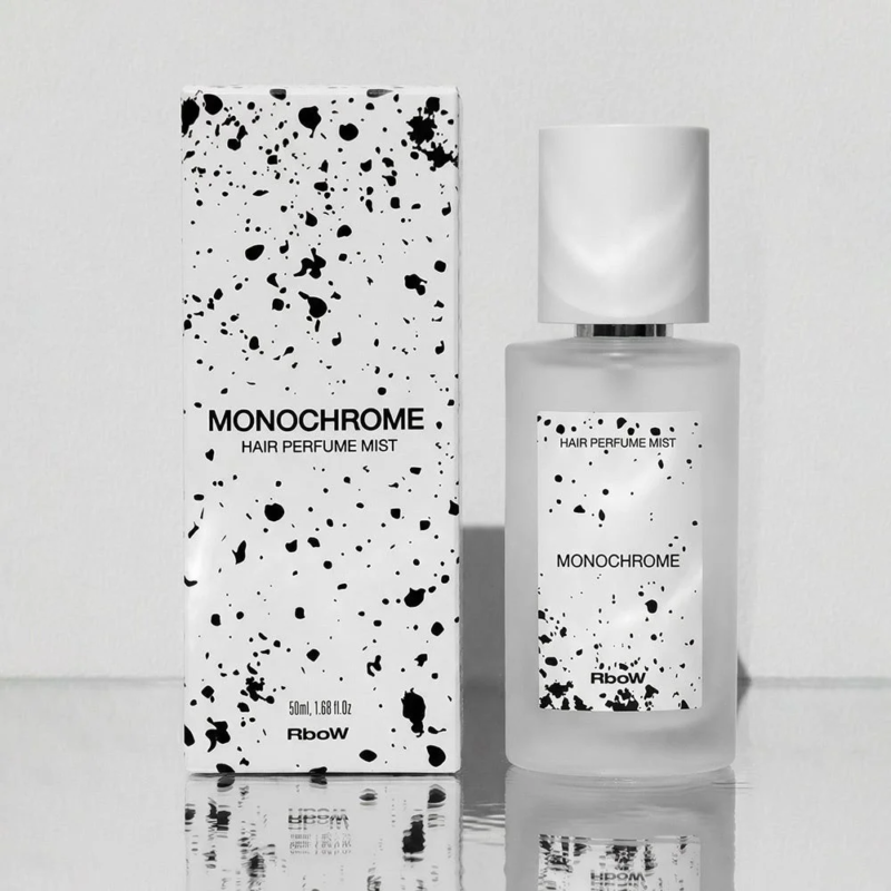 MONOCHROMEヘアパフュームミストのボトルとパッケージ