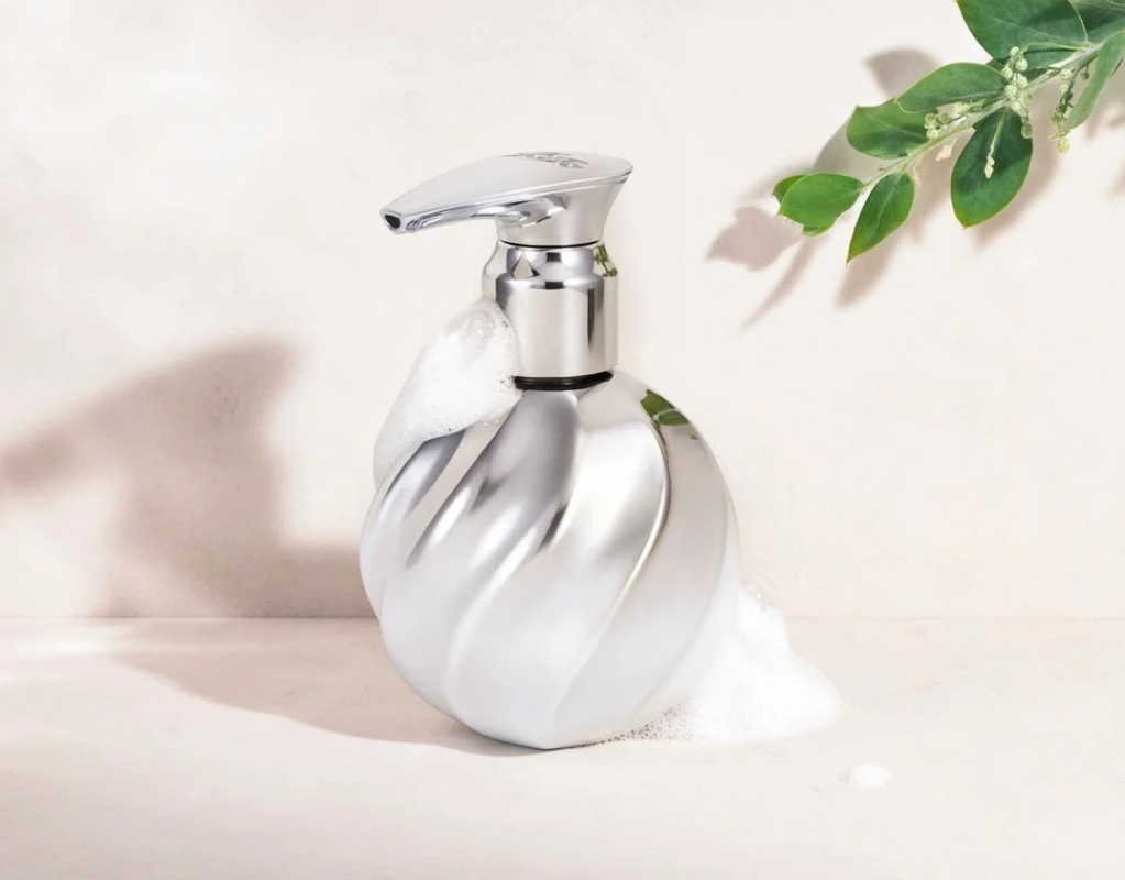 ボトルと泡と葉