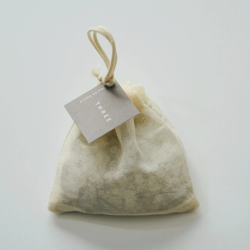 THREEのアロマサシェ