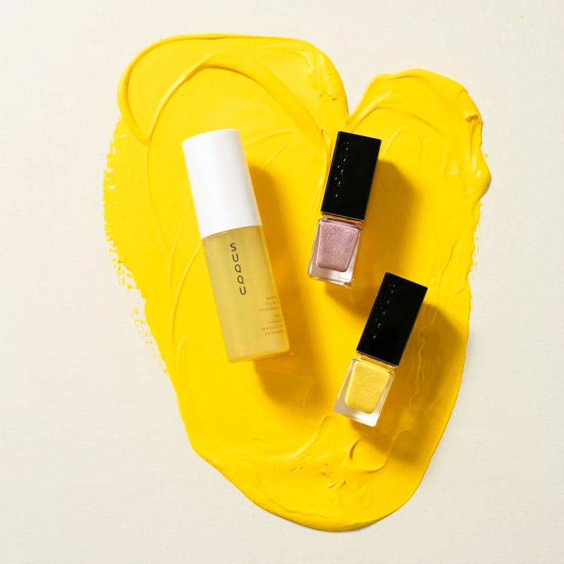 SUQQUのメイクアップフィックスミストとネイルカラーポリッシュ