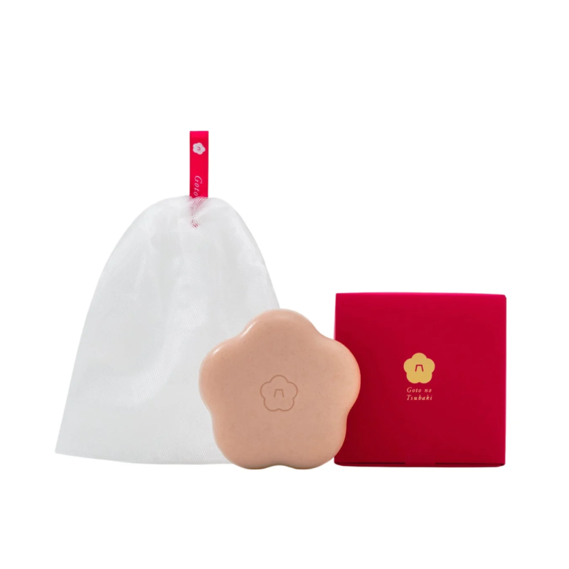 椿のロゴ入り石鹸と泡立てネット