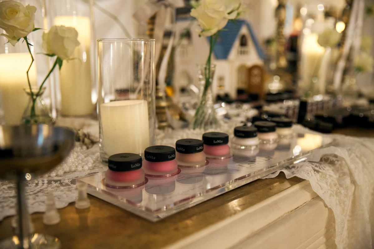 キャンドルとバラの装飾