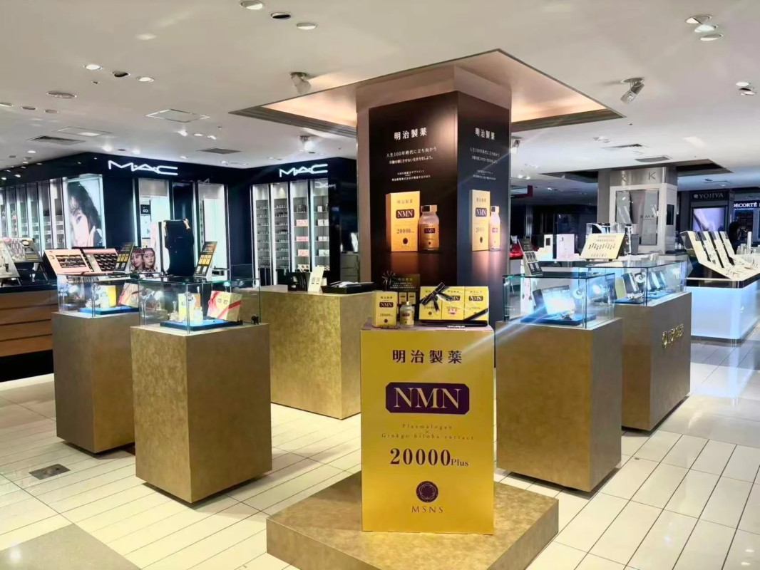大丸梅田店での明治製薬NMNポップアップストアの様子