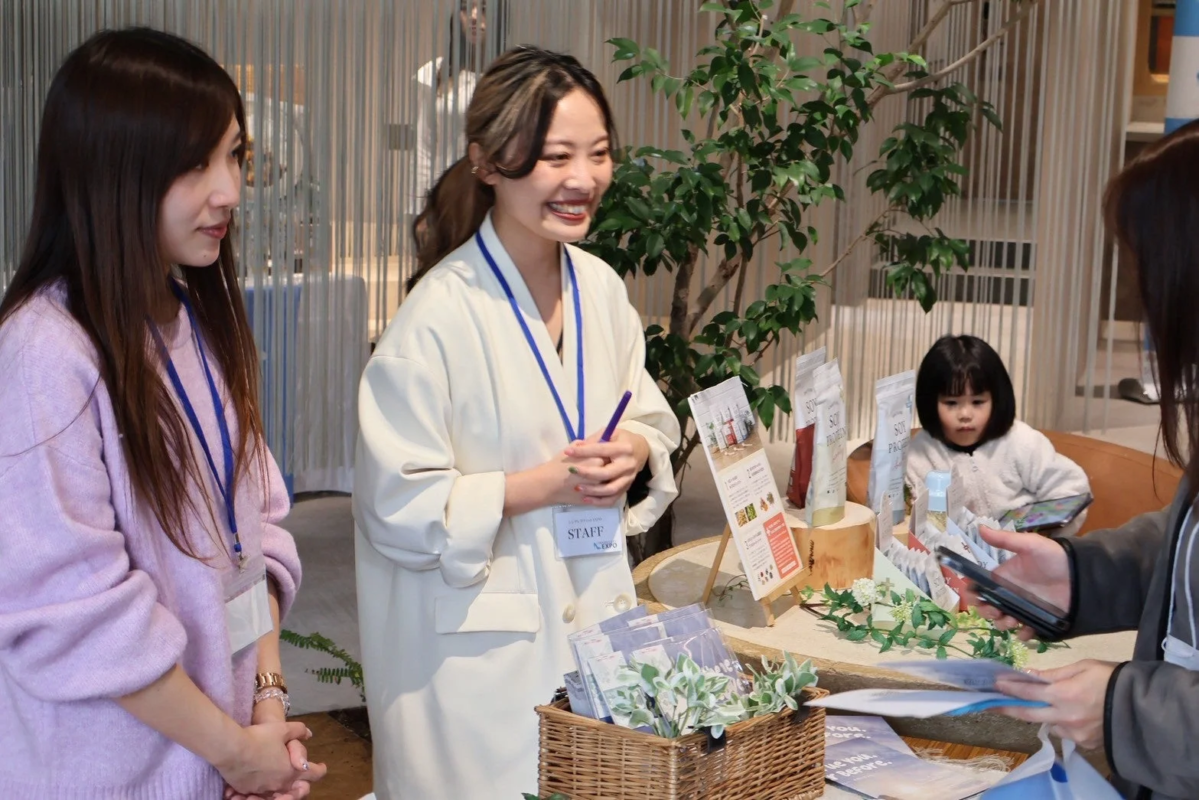 スタッフと来場者の交流