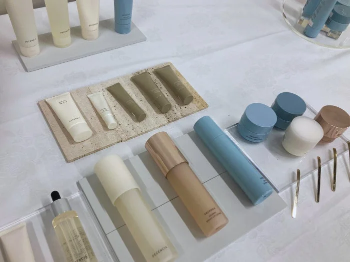 DECENCIAブランドのスキンケア製品