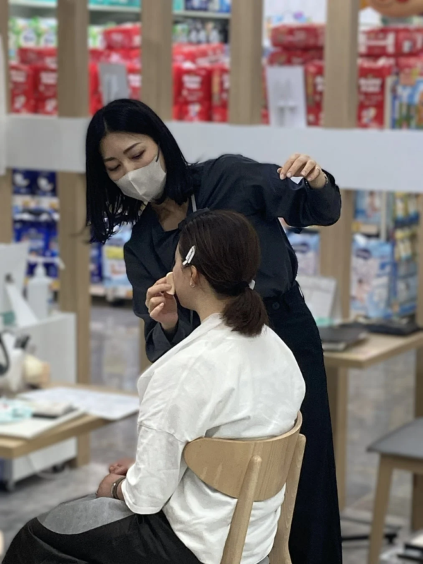 メイクアップの様子