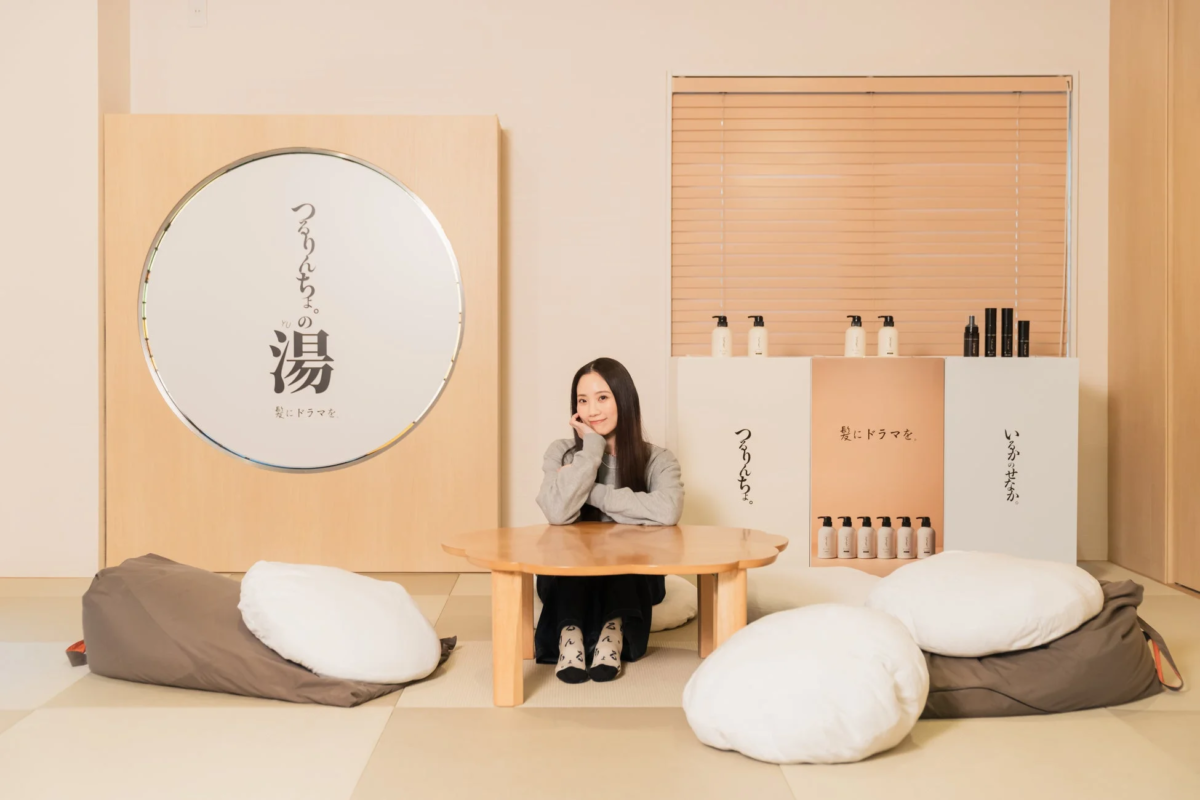 和モダンな空間でのヘアケア製品展示
