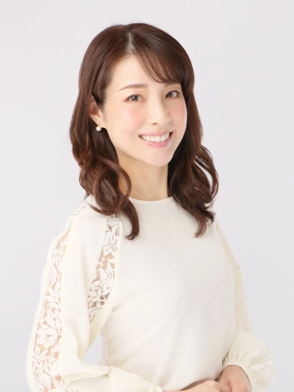 微笑むアジア人女性のポートレート
