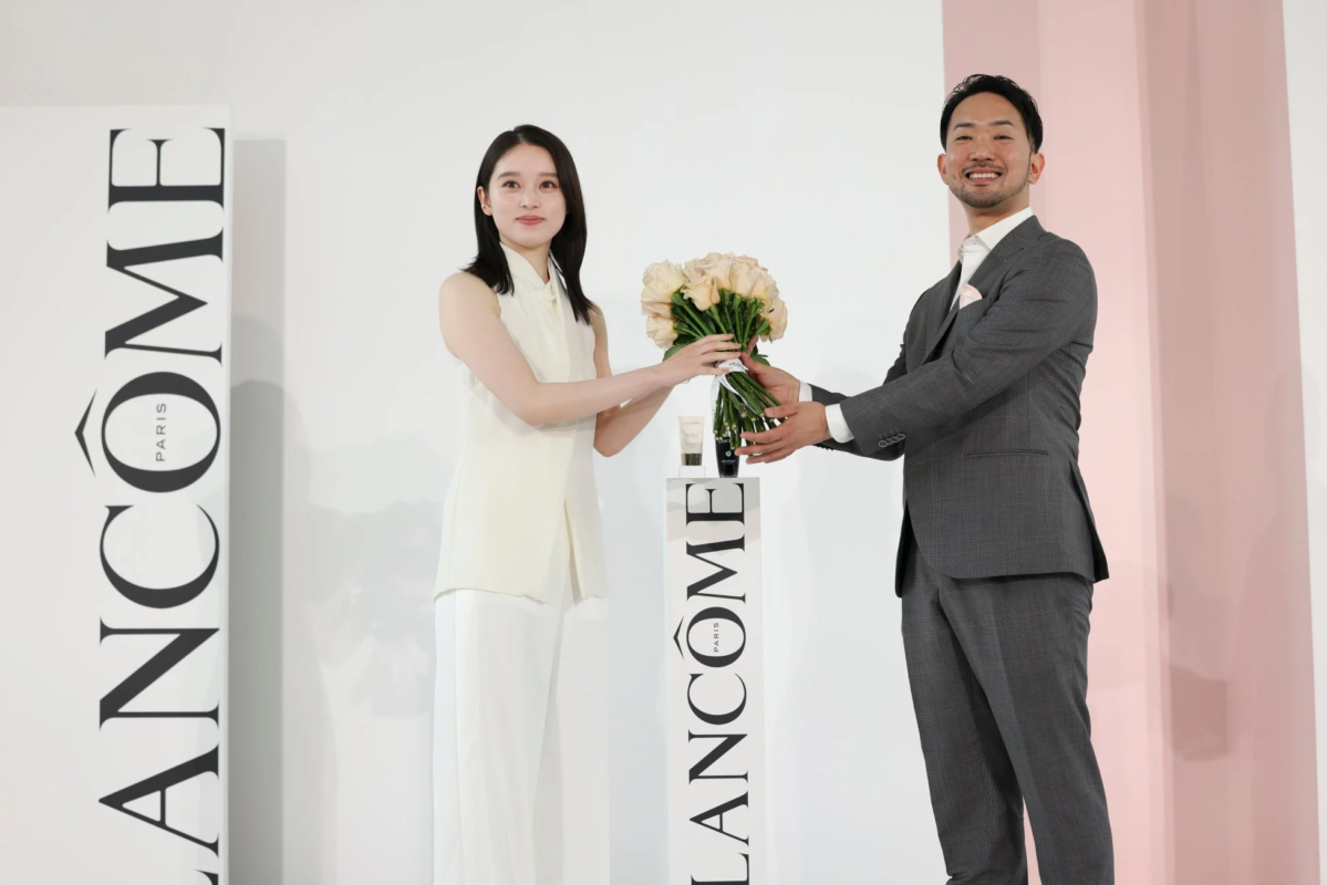 花束贈呈の様子