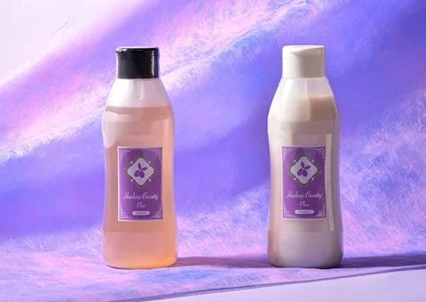 化粧品ボトルが並べられた製品写真