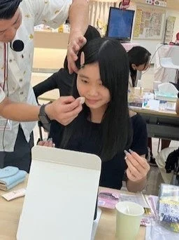 UV美肌下地を塗る様子
