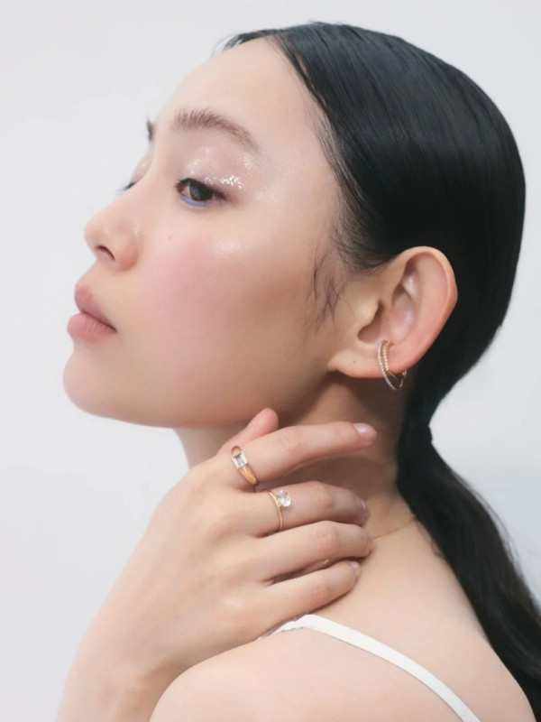 瑞々しい表情のメイク
