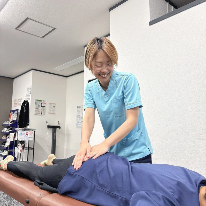 作業療法士によるボディケアの様子