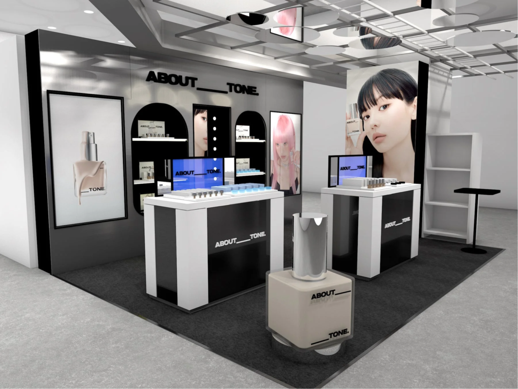 ABOUT___TONE.店舗ディスプレイ