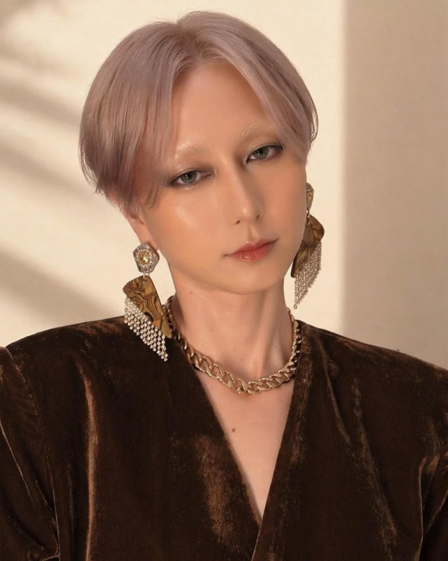 ショートヘア人物ポートレート