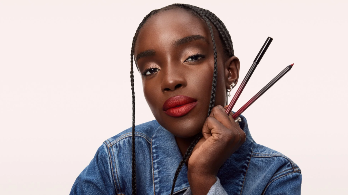 赤リップの女性