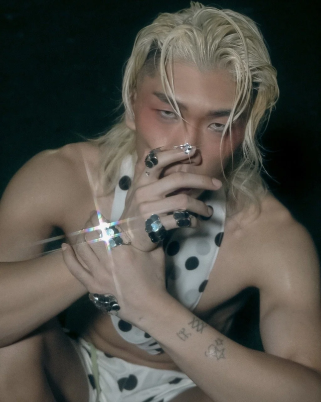 金髪男性ポートレート