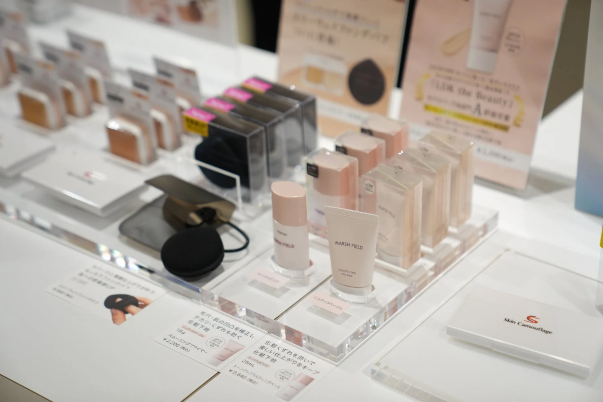 MARSH FIELDの化粧品展示