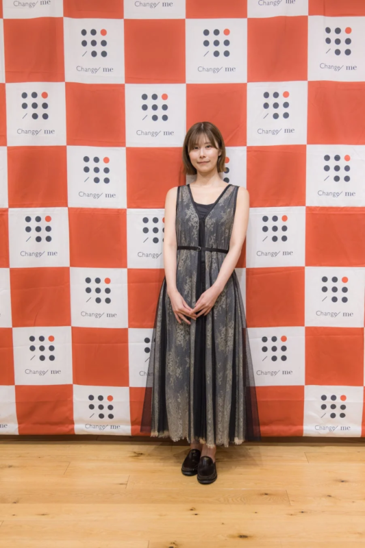有村藍里氏の全身ポートレート