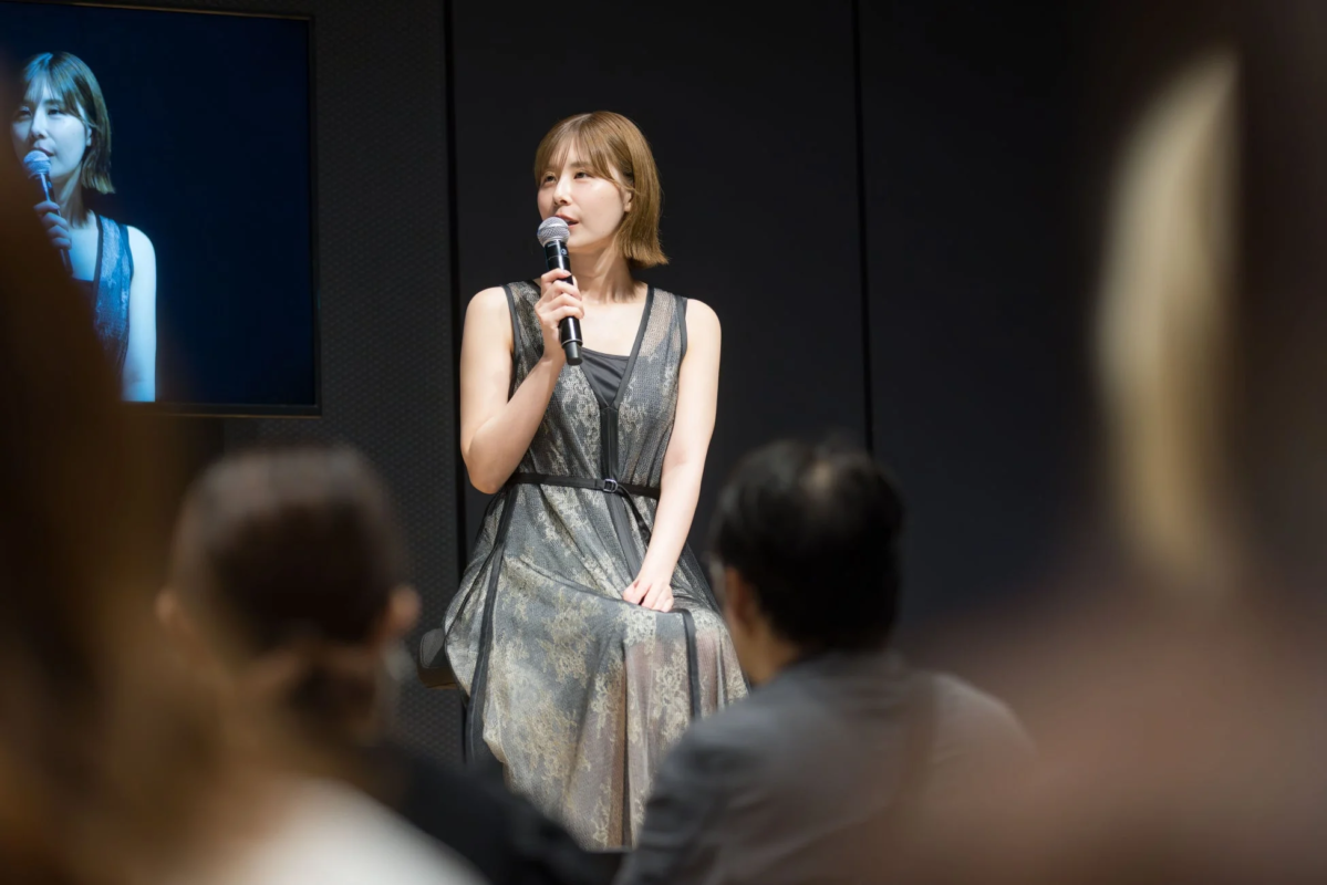 ステージで話す有村藍里氏